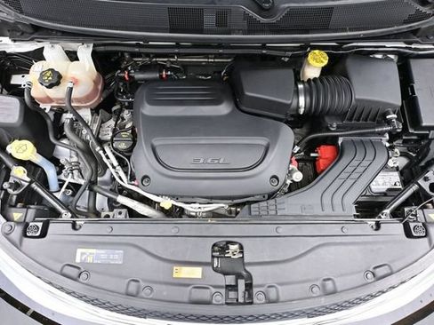 Used 2020 Chrysler Pacifica Limited FWD image 53