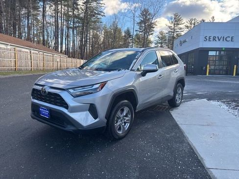 Used 2022 Toyota RAV4 XLE w/ Convenience Package image 11