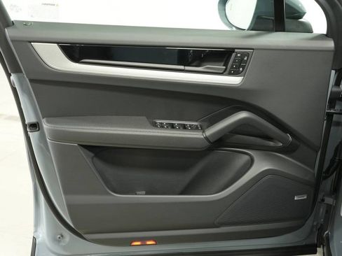 Certified 2025 Porsche Cayenne image 24