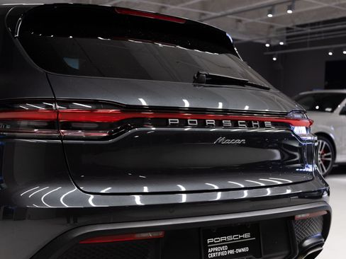 Certified 2024 Porsche Macan AWD/4WD image 30