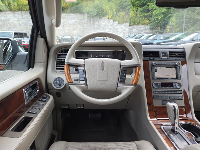 Used 2011 Lincoln Navigator 4WD image 36