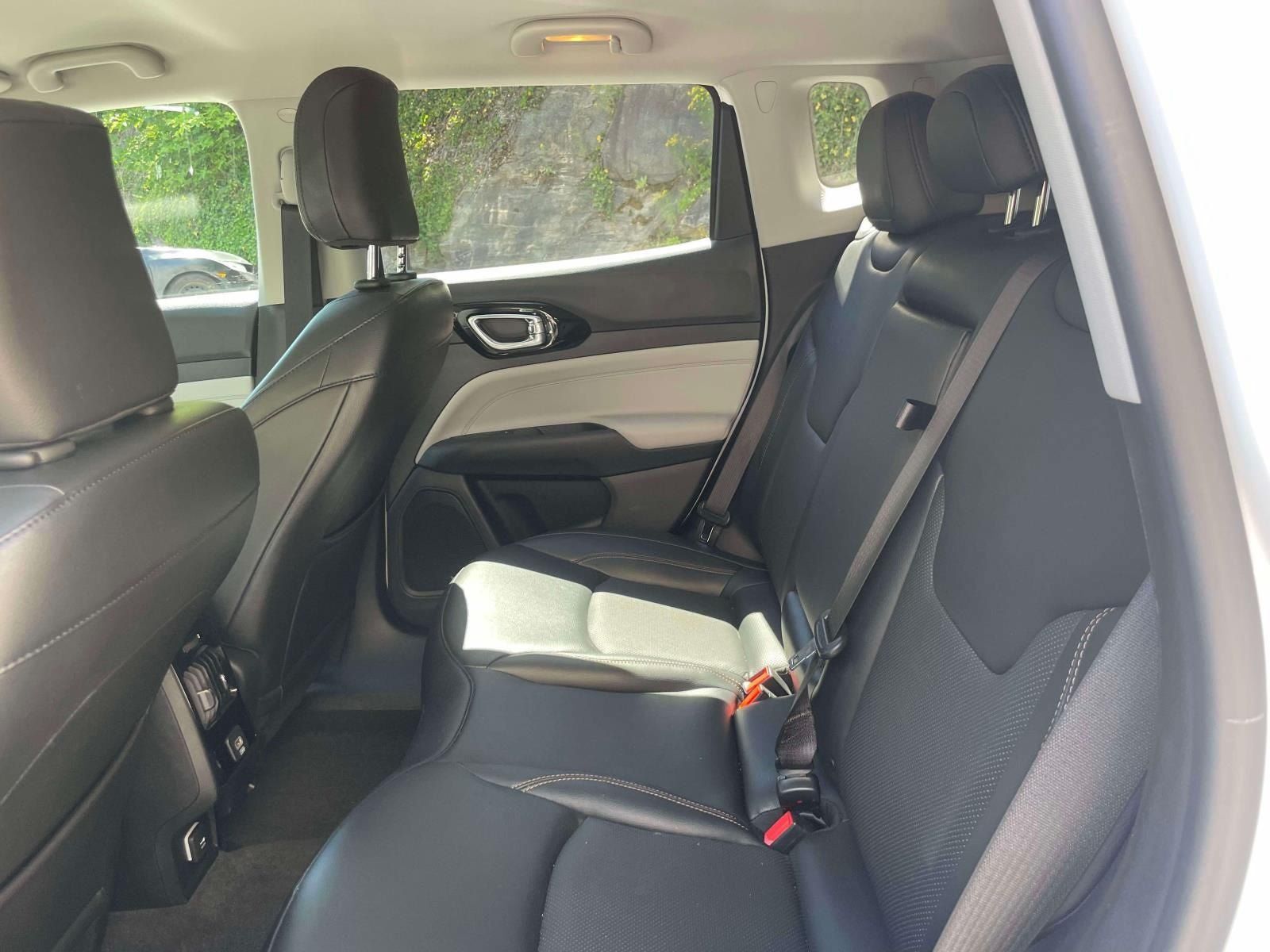 Used 2022 Jeep Compass Limited AWD/4WD image 12