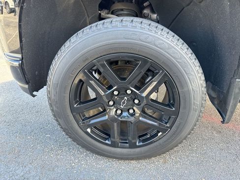 Used 2022 Chevrolet Silverado 1500 LT Trail Boss w/ LPO, Dark Essentials Package AWD/4WD image 5