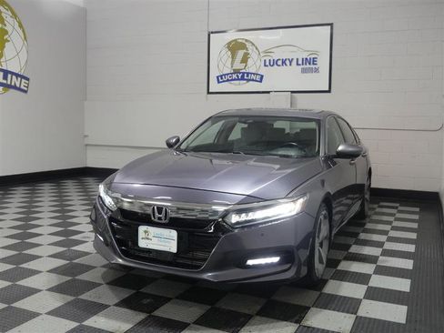 Used 2018 Honda Accord Touring image 4