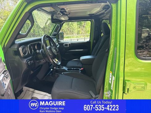 Used 2020 Jeep Wrangler Unlimited Sahara w/ Uconnect 4C Nav & Sound Group AWD/4WD image 16
