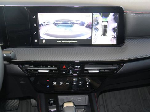 Used 2026 Nissan Kicks SR FWD image 16