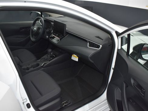 Used 2025 Toyota Corolla LE image 11
