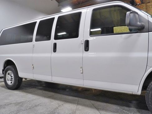 Used 2019 Chevrolet Express 3500 LS image 8