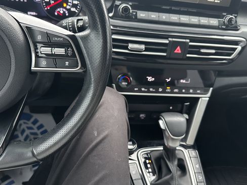 Used 2022 Kia Seltos SX w/ Sunroof Package image 23