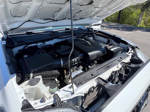 Used 2020 Toyota Tacoma TRD Off-Road w/ Technology Package image 19