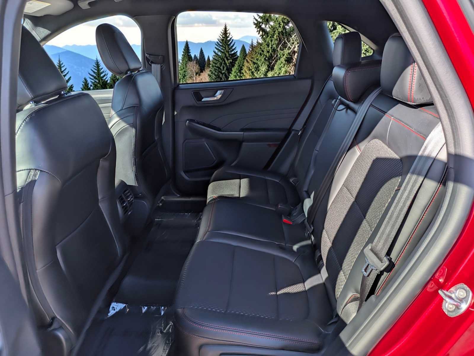 Used 2024 Ford Escape ST-Line w/ Tech Pack #1 AWD/4WD image 18