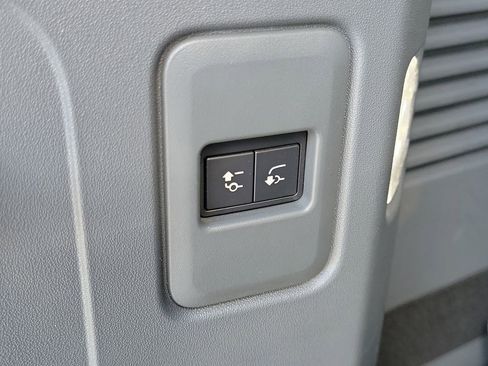 Used 2025 Land Rover Defender 130 S image 7