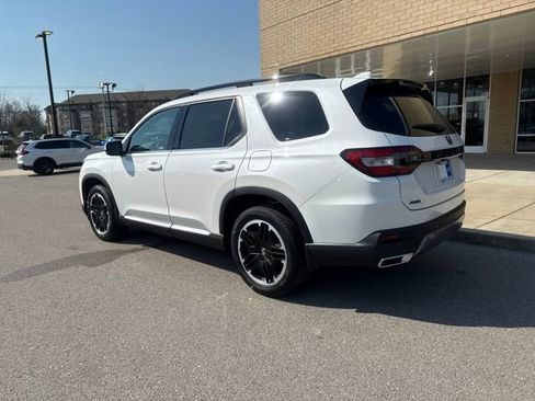 New 2026 Honda Pilot Touring image 2