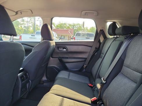 Used 2024 Nissan Rogue SV FWD image 11