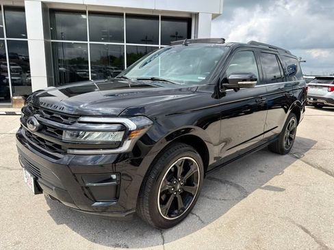 Used 2024 Ford Expedition Limited AWD/4WD image 3