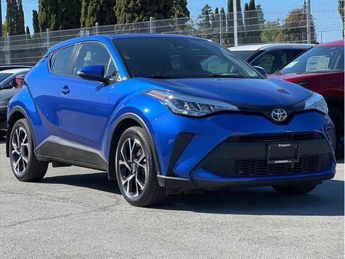 Used 2021 Toyota C-HR XLE FWD image 3