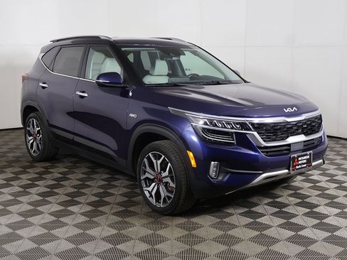 Used 2023 Kia Seltos SX image 2