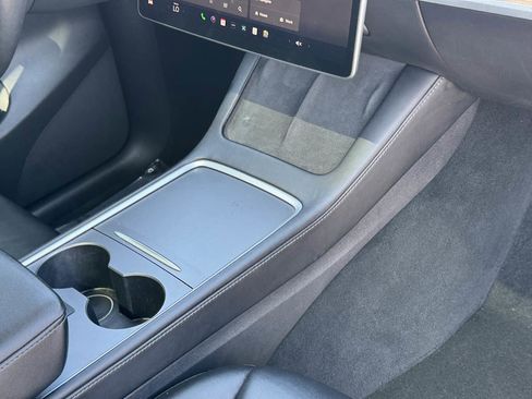 Used 2022 Tesla Model Y Long Range AWD/4WD image 19