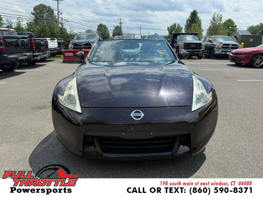 Used 2010 Nissan 370Z Touring RWD image 3