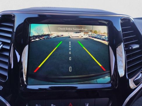 Used 2021 Jeep Cherokee Limited w/ Elite Package image 18