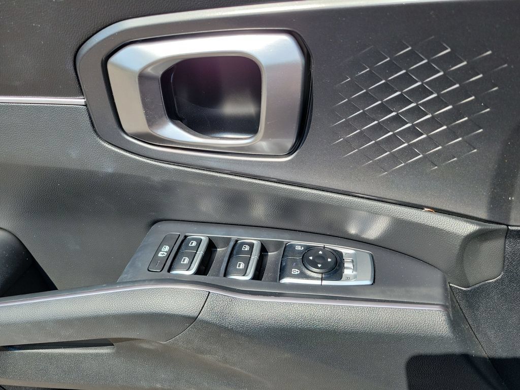 Used 2023 Kia Sorento LX FWD image 30