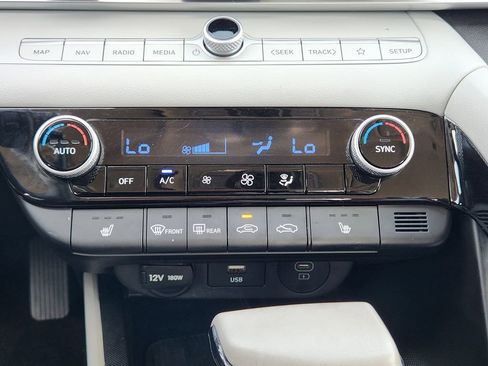 Used 2024 Hyundai Elantra Limited image 24