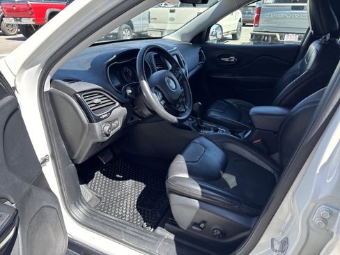 Used 2019 Jeep Cherokee Latitude Plus FWD image 1