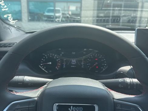 Used 2025 Jeep Compass Trailhawk AWD/4WD image 20