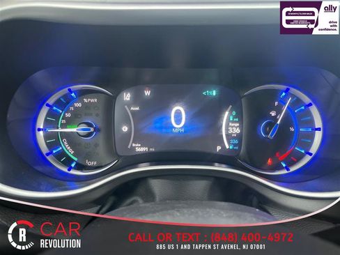 Used 2024 Chrysler Pacifica Limited FWD image 28