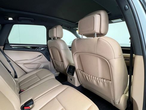 Certified 2023 Porsche Macan AWD/4WD image 16