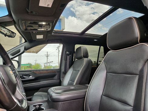 Used 2021 Chevrolet Tahoe Premier w/ Premium Package image 7