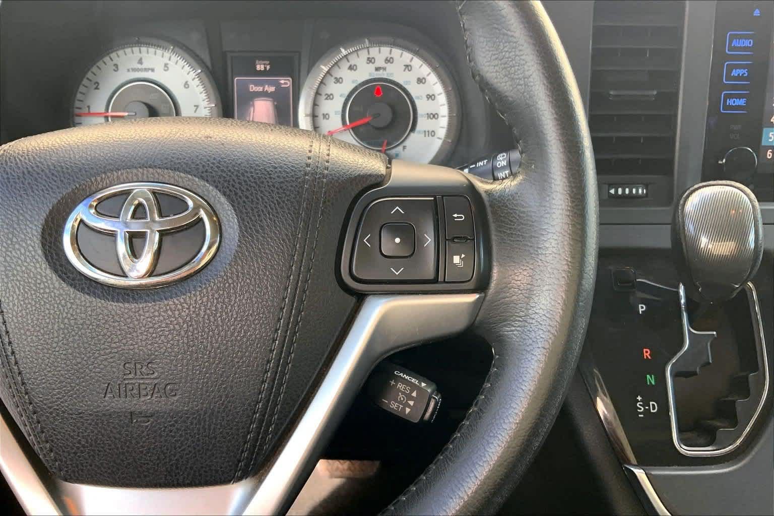 Used 2015 Toyota Sienna SE FWD image 25