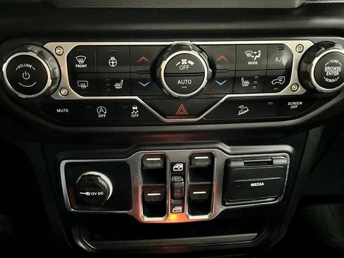 Used 2020 Jeep Wrangler Unlimited Sport image 15