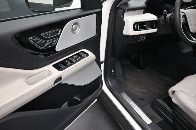 Used 2025 Lincoln Aviator Reserve w/ Equipment Group 201A AWD/4WD image 19