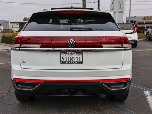 Used 2024 Volkswagen Atlas Cross Sport SE FWD image 21