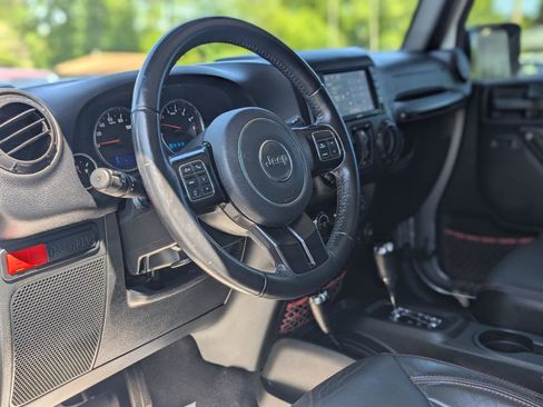 Used 2018 Jeep Wrangler Unlimited Rubicon w/ Max Tow Package AWD/4WD image 18