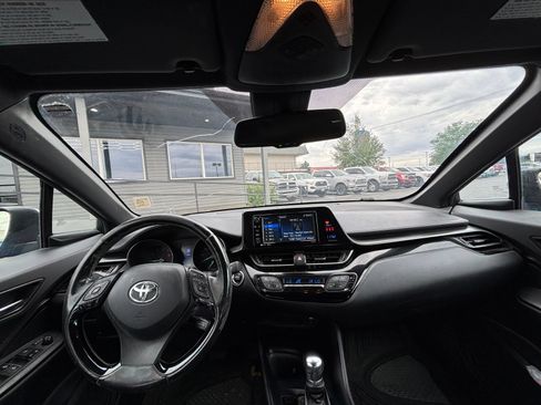 Used 2018 Toyota C-HR XLE FWD image 11