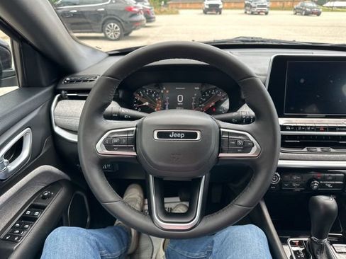 Certified 2025 Jeep Compass Latitude AWD/4WD image 12