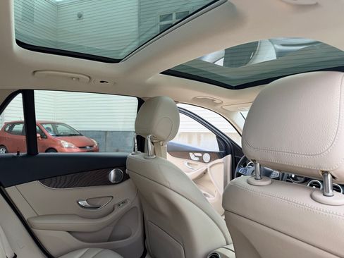 Used 2019 Mercedes-Benz GLC 300 4MATIC image 22