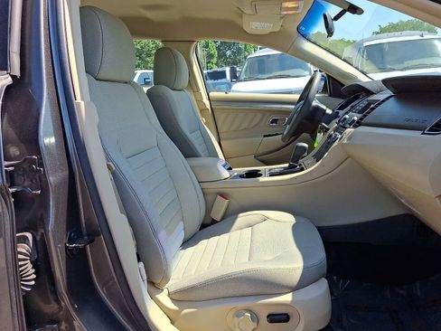 Used 2018 Ford Taurus SE FWD image 31