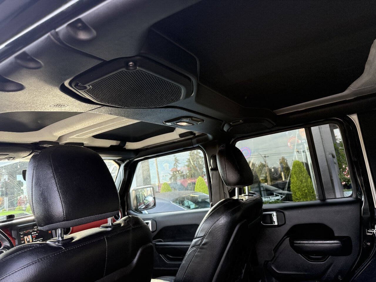 Used 2018 Jeep Wrangler Unlimited Rubicon AWD/4WD image 23
