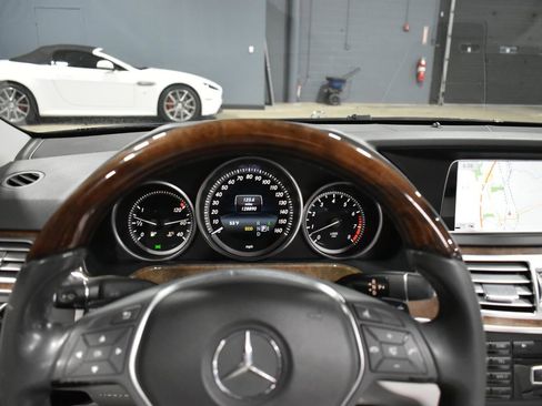 Used 2014 Mercedes-Benz E 350 Sedan image 26