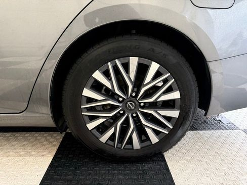 Used 2024 Nissan Altima 2.5 SV image 10