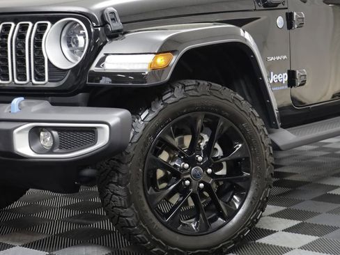 Used 2024 Jeep Wrangler Unlimited Sahara w/ Technology Group AWD/4WD image 3