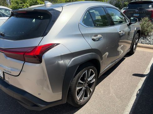 Used 2021 Lexus UX 200 w/ Accessory Package (Z1) FWD image 6