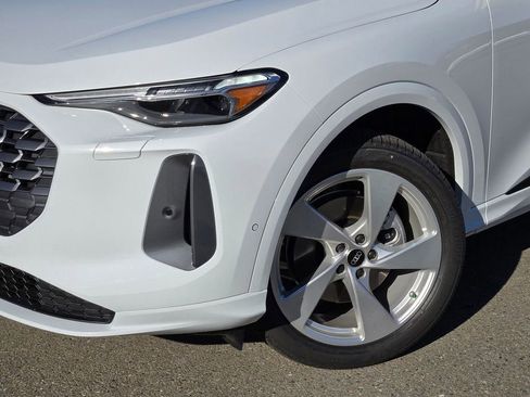 New 2025 Audi Q5 Premium Plus image 9