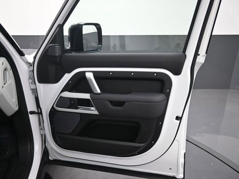 Used 2021 Land Rover Defender 110 S image 9