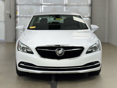 Used 2019 Buick LaCrosse Essence image 2