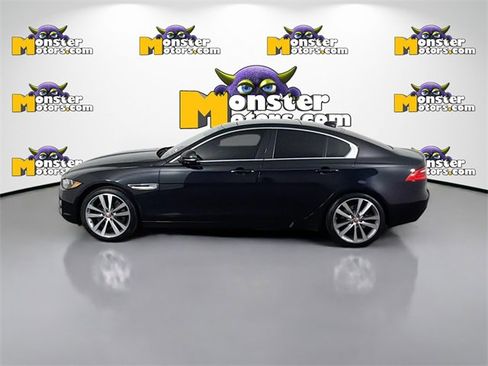 Used 2017 Jaguar XE Prestige image 8