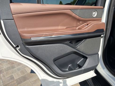 New 2026 Lincoln Navigator Reserve AWD/4WD image 14